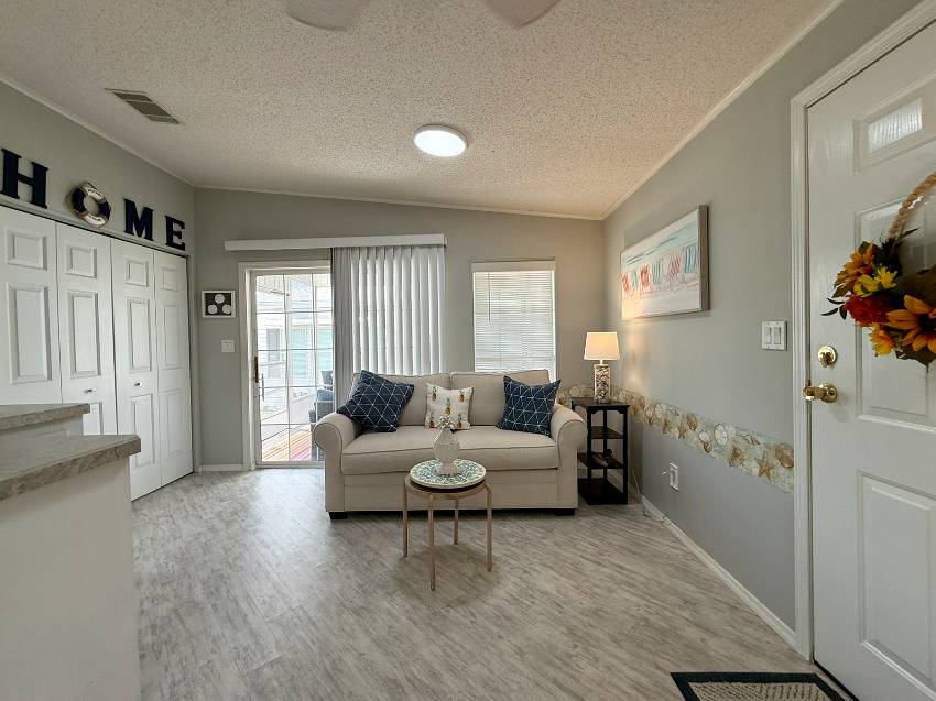 261 Gardenia Ln a Parrish, FL Mobile or Manufactured Home for Sale